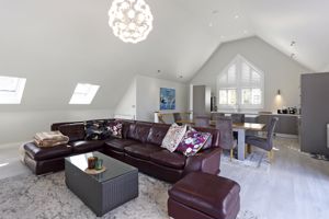 First floor - 2- click for photo gallery